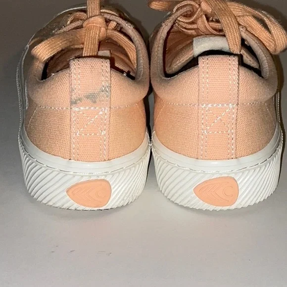 Cariuma, Size 8, Peach Pantone - Picture 6 of 10